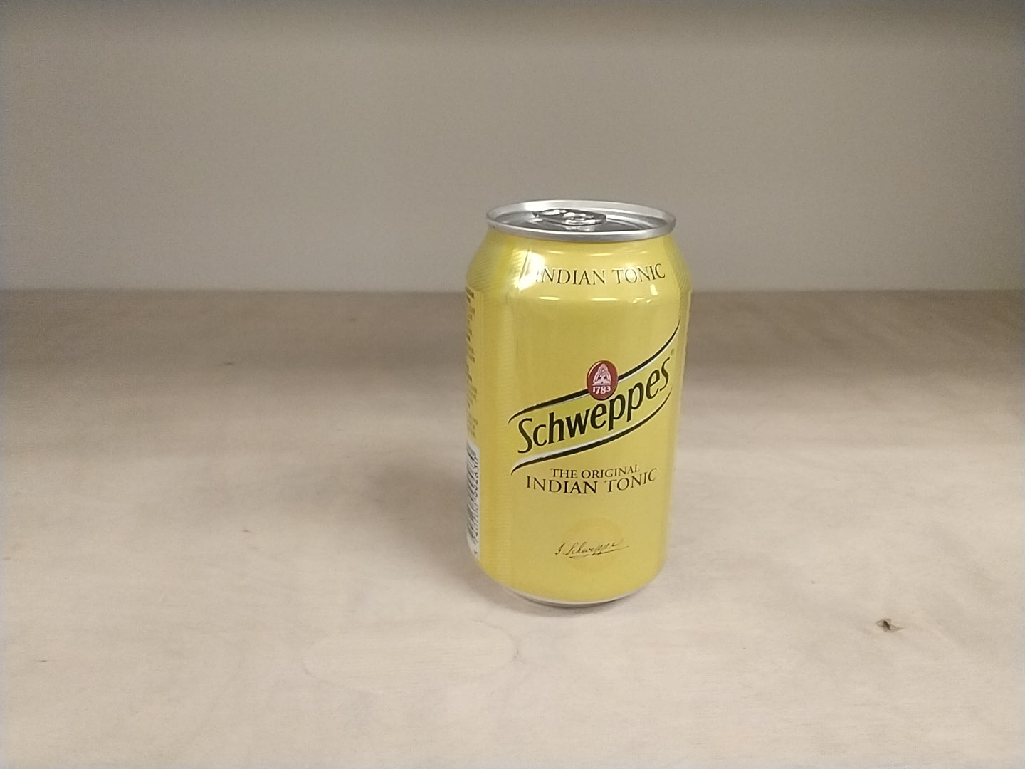 Schweppes Indian Tonic can 330ml