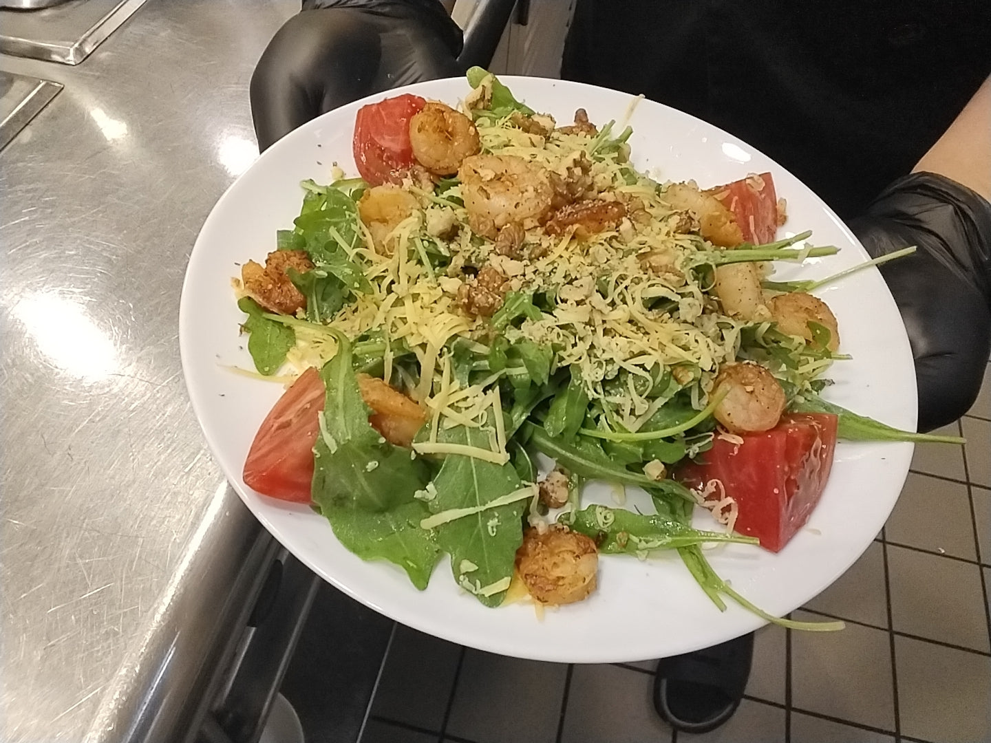 Salad with shrimp π€π¦ 100 000 som
