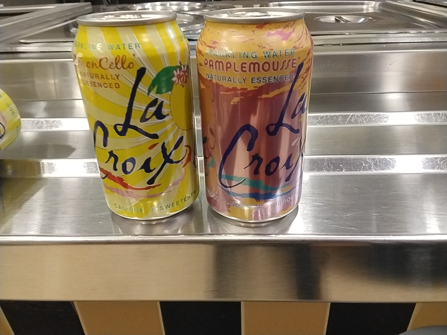 LaCroix 10 000 som cafeteria
