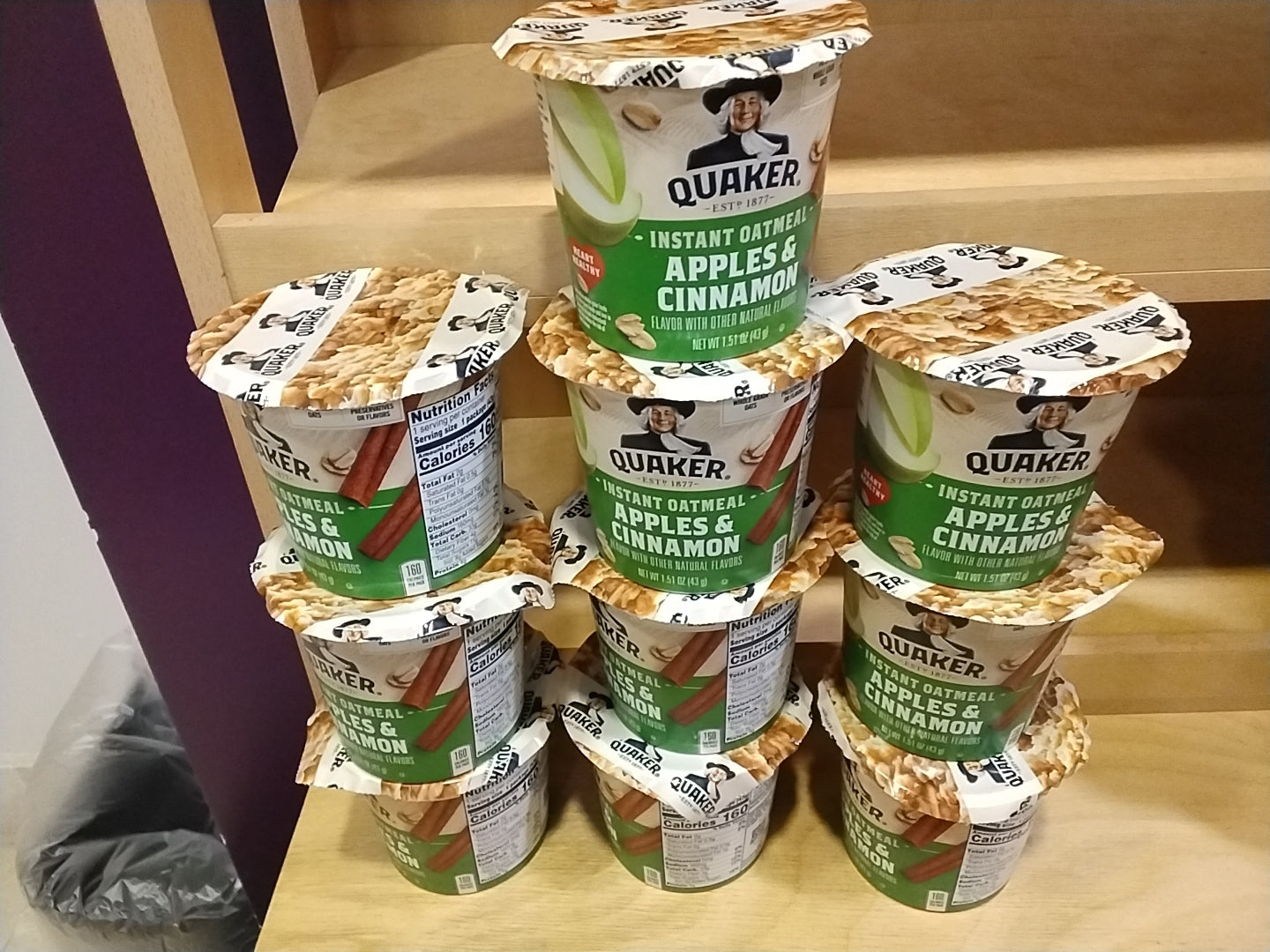 QUAKER  instant oatmeal cafeteria 20 000 som